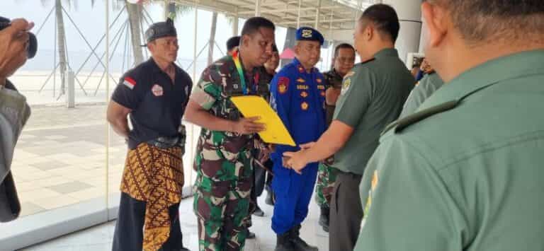 Kodim 0501/JP Menjadi Juara 1 Lomba Perahu Hias