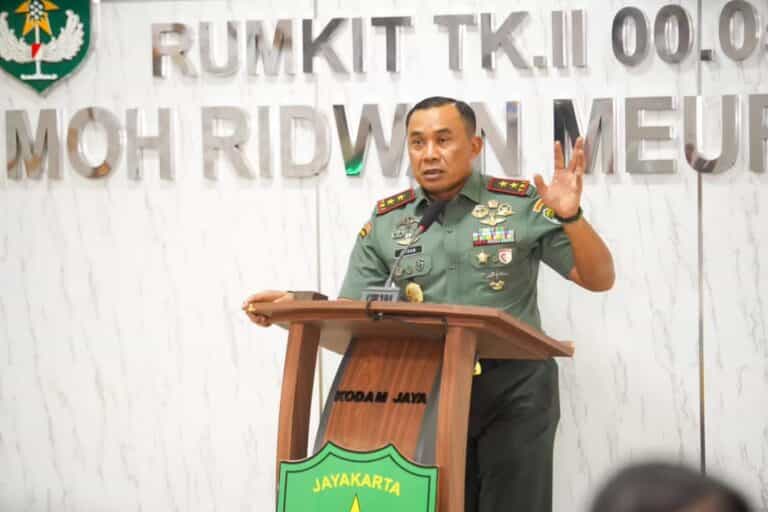 Pangdam Jaya Berikan Arahan Kepada Para Dokter Rumkit Tk II