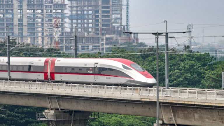 Kereta Api Cepat Ditetapkan sebagai Objek Vital Nasional