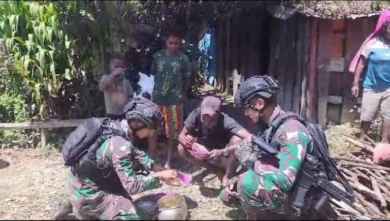 Perkuat Persaudaraan, Satgas YPR 330/Tri Dharma Safari ke Honai-honai Warga di Intan Jaya