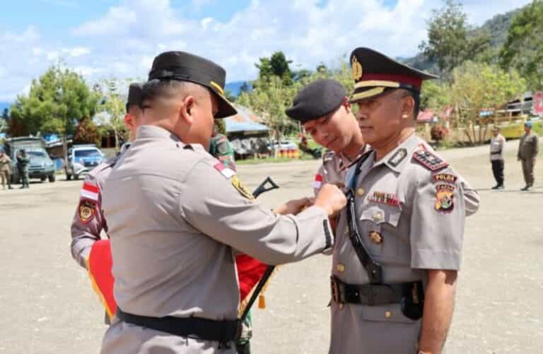 Kapolres Pegubin Pimpin Upacara Sertijab Waka dan Kabag Ops Polres Pegunungan Bintang