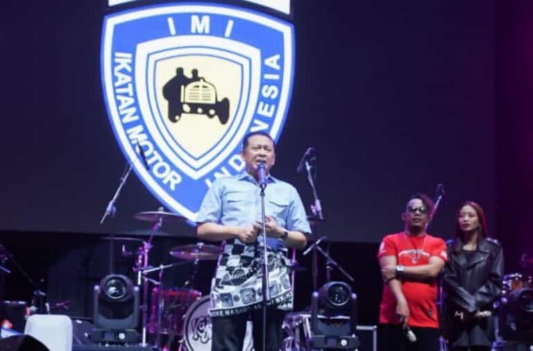 Bamsoet Acungkan Jempol Membludaknya Peserta Jambore Nasional IMI dan Komunitas Motor RX King di Magelang