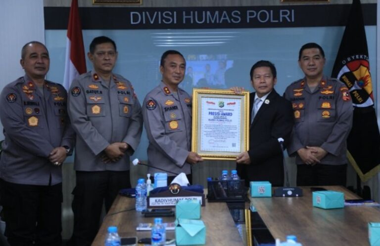 Divhumas Polri Raih Presisi Award Atas Prestasi Strategi Komunikasi Publik
