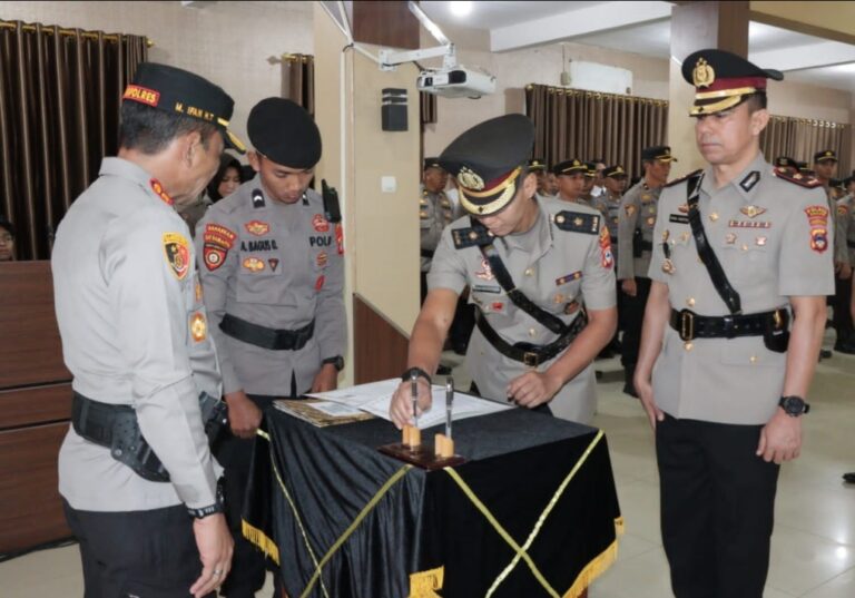 Kapolres Banjar Pimpin Upacara Sertijab di Lingkungan Polres Banjar Polda Kalsel