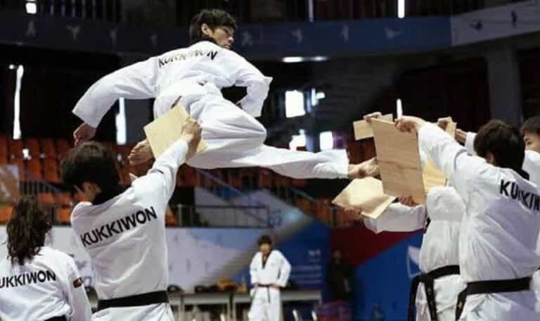 Bagi para pencinta olahraga ini di Indonesia, kini ada kabar gembira, para ahli taekwondo dari Kukkiwon (markas besar taekwondo dunia) Korea