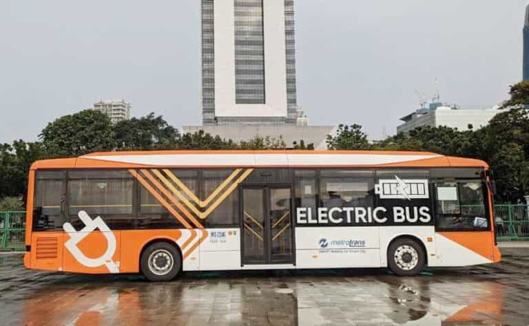 Kemudian, pada 2023 ini, PT Transportasi Jakarta berencana menambah 190 bus listrik untuk mendukung kualitas udara Jakarta lebih ramah
