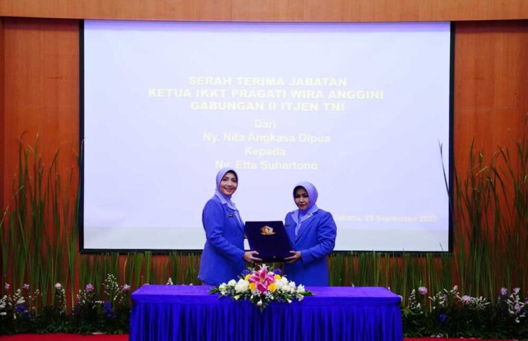 Pada kesempatan yang sama, Ketum IKKT PWA juga memimpin Serah Terima Jabatan Pengurus Pusat IKKT PWA diantaranya  Anggota Urusan
