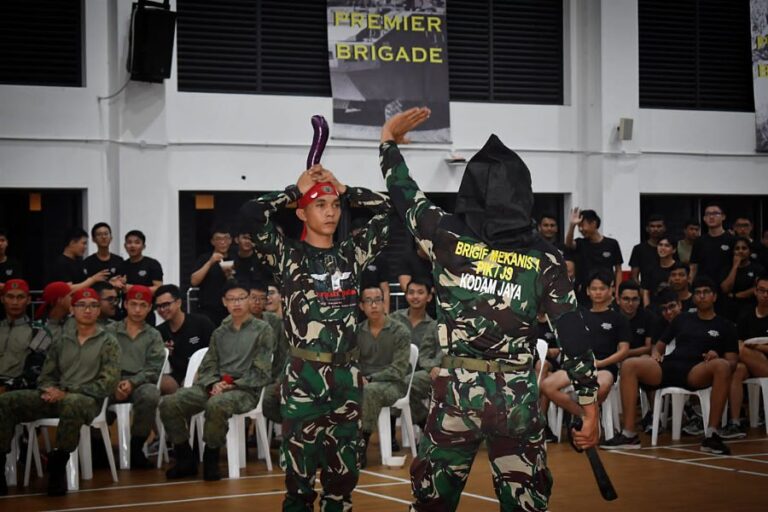 Aksi Merpati Putih Dan Tari Saman Yonif Mekanis 202/Tajimalela Pukau Prajurit Singapore Armed Force (SAF)