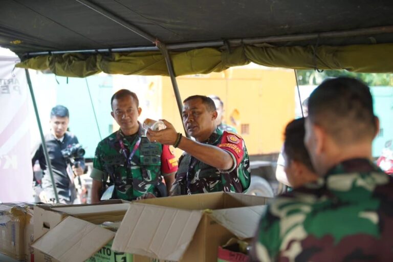 Pangdam Jaya Tinjau Posko dan Dapur Umum Kodam Jaya