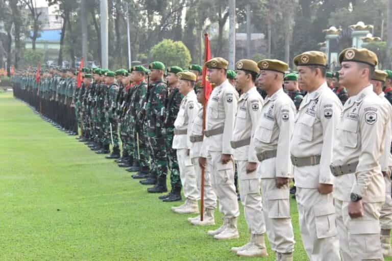 Prajurit dan PNS Kodam Jaya Laksanakan Upacara Bendera Mingguan