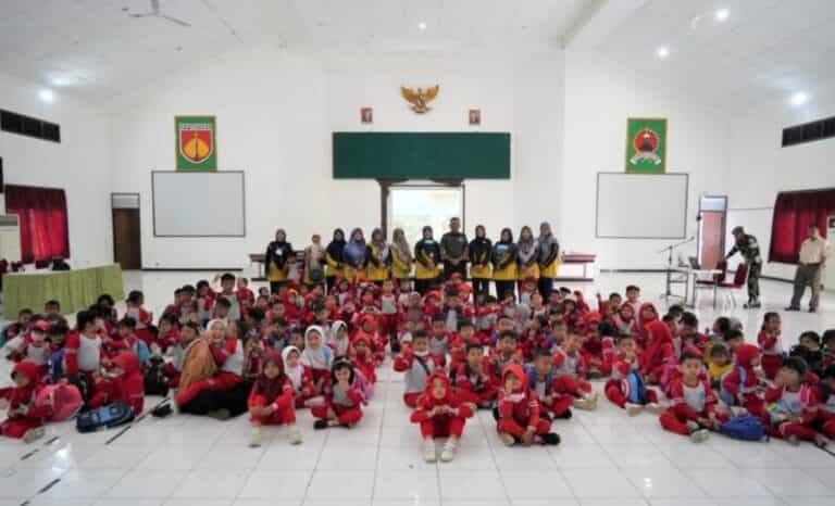Serbu Makorem 071/Wijayakusuma, Pelajar Ingin Lebih Dekat Dengan TNI