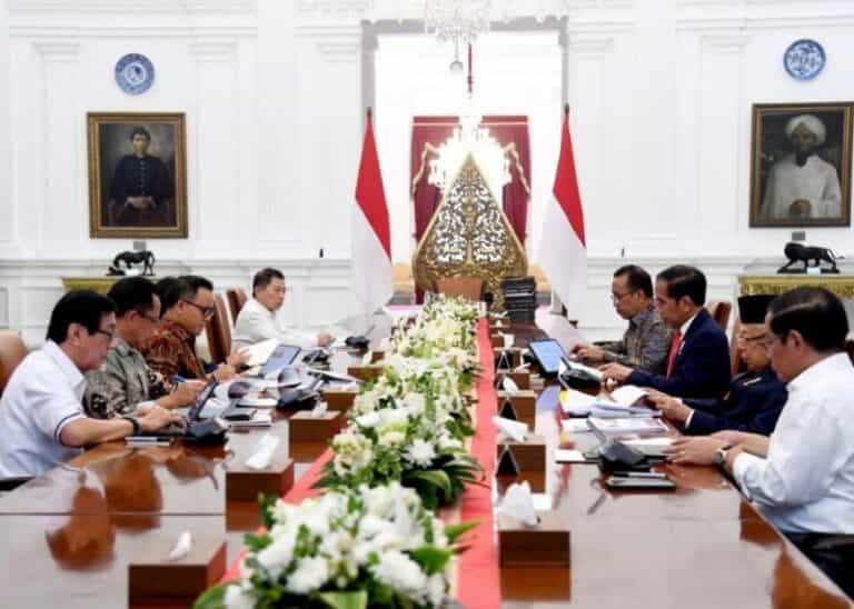 Presiden Joko Widodo Gelar Rapat Terbatas Terkait RUU ASN