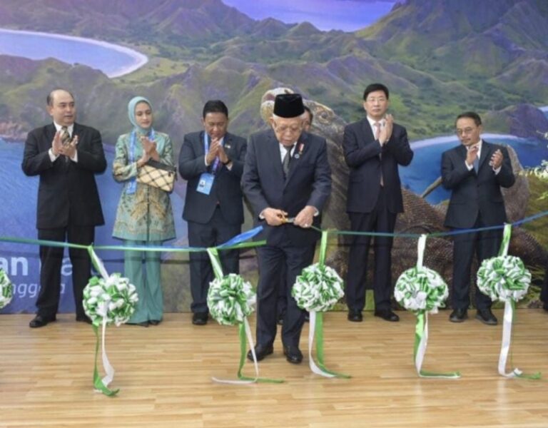 Wapres RI Membuka Secara Resmi Paviliun City of Charms of Indonesia