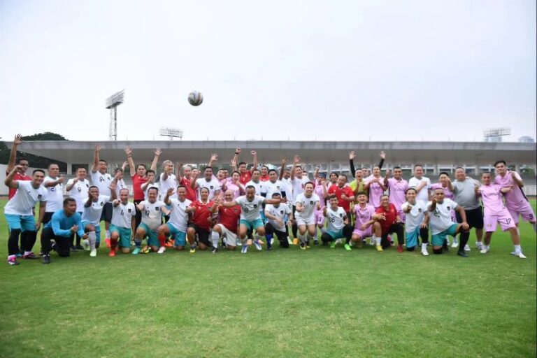 Pangdam Jaya Hadiri Pertandingan Sepak Bola Gabungan TNI Polri Bersama Artis Indonesia