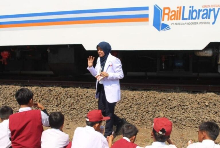 KAI Berikan Layanan Kesehatan Gratis Rail Clinic untuk Masyarakat Sekitar Stasiun Daru