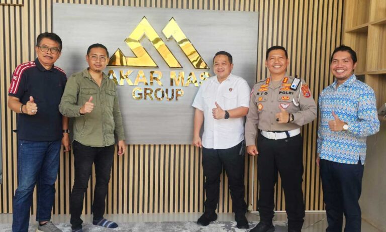 Najamudin selaku General Manajer PT Akar Mas Internasional (AMI) mewakili owner PT Akar Mas Internasional, berharap dengan peresmian kantor