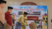 Bupati Kabupaten Tanjung Jabung Barat Drs. H. Anwar Sadat, menghadiri sekaligus membuka secara resmi acara Musyawarah Adat Daerah