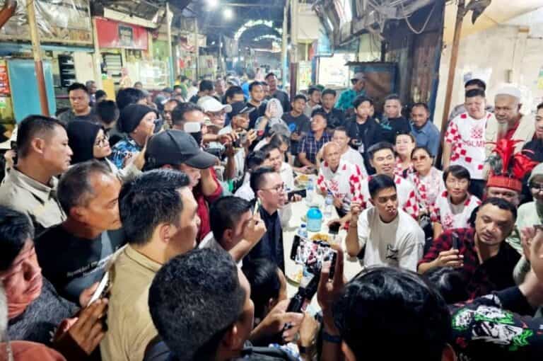 Ribuan Masyarakat  Manado dan Relawan Jokowi Antusias Sambut Ketum PSI Kaesang