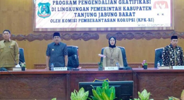 Bupati Anwar Sadat, menghadiri sekaligus membuka kegiatan Sosialisasi Program Pengendalian Gratifikasi oleh Komisi Pemberantasan Korupsi