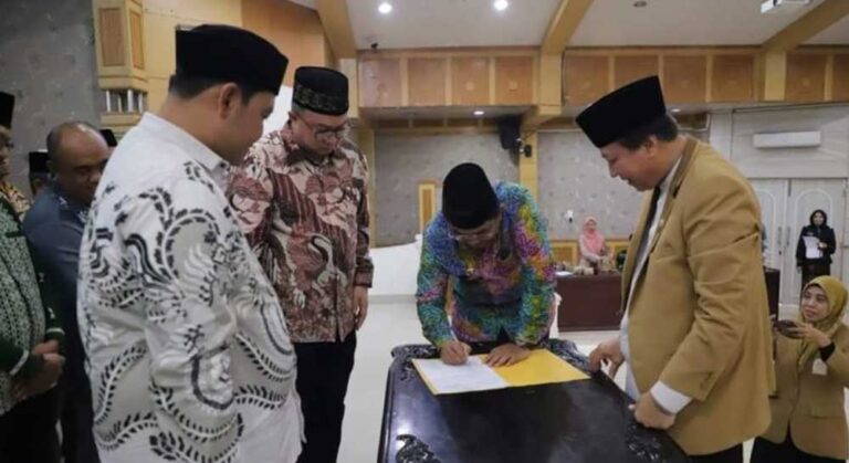 Bupati Tanjung Jabung Barat (Tanjabbar), Anwar Sadat, menghadiri Pelantikan dan Pengukuhan Ikatan Cendekiawan Muslim Indonesia (ICMI)