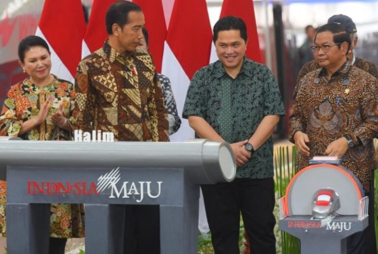 Presiden Joko Widodo Resmikan Operasi KCJB, di Stasiun KCJB Halim