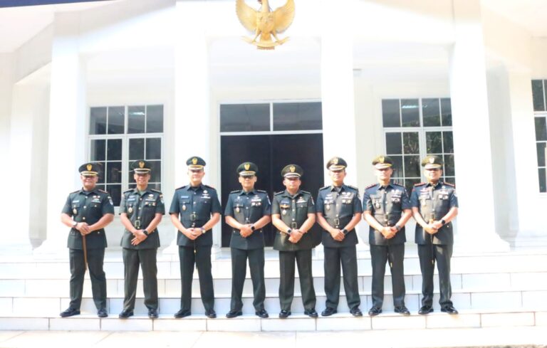 Korem 052/Wijayakrama Melaksanakan Ziarah Ke Taman Makam Pahlawan