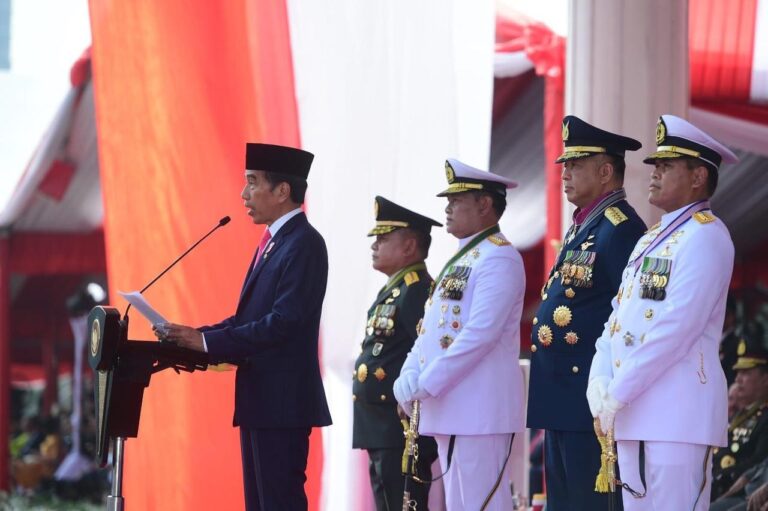 Presiden Joko Widodo Pimpin Upacara Peringatan HUT ke 78 TNI