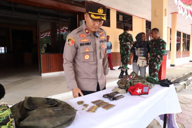 TNI-POLRI Berhasil Temukan Senjata Api Laras Pendek Milik TPNPB Kodap XXXV Bintang Timur