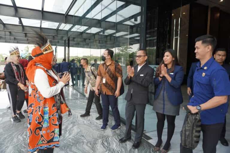 Rombongan Istri Pejabat Negara Ramai – Ramai Ke Aston Sorong