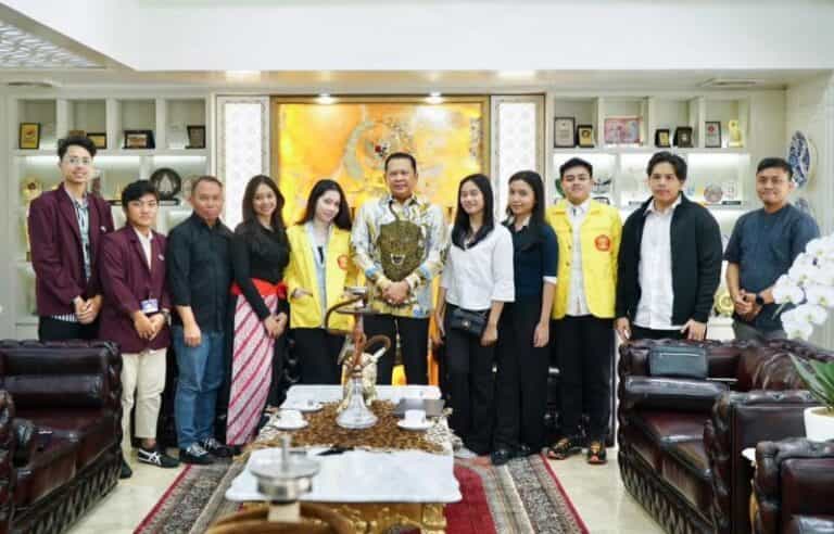 Ketua MPR RI Menerima Kunjungan GENZI, Bamsoet Ajak Generasi Muda Tingkatkan Literasi Politik Bangsa
