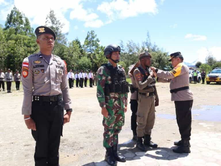 Kapolres Pegunungan Bintang Pimpin Apel Gelar Pasukan Operasi Mantab Brata Cartenz 2023-2024