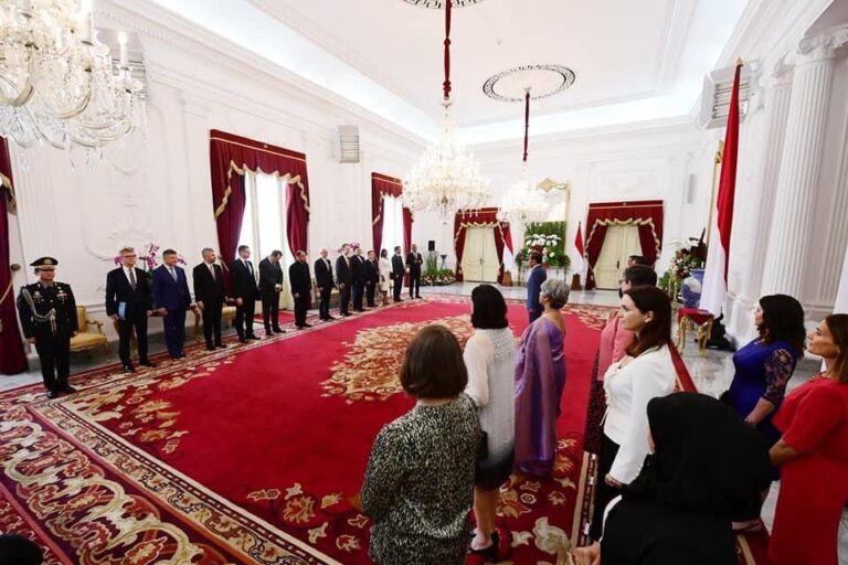 Jokowi Terima Surat Kepercayaan 12 Duta Besar Negara Sahabat
