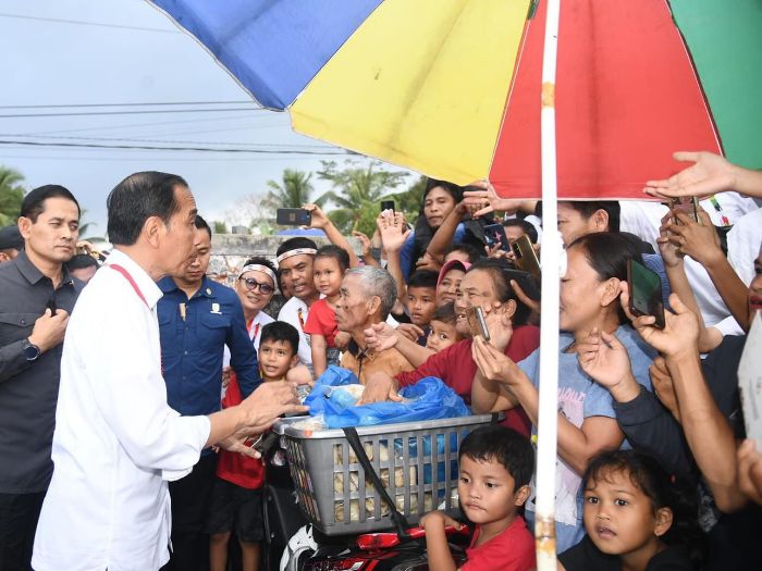 Antusias Masyarakat Padang, Jokowi Tinjau Pasar Ibu