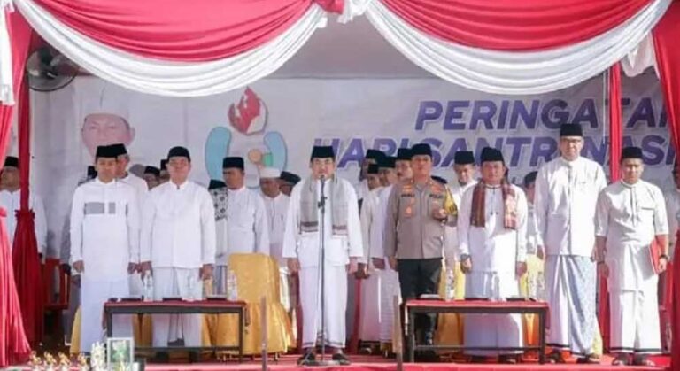 Upacara Hari Santri Nasional dipimpin langsung oleh Bupati Tanjung Jabung Barat Anwar Sadat dan turut dihadiri oleh Unsur Forkopimda