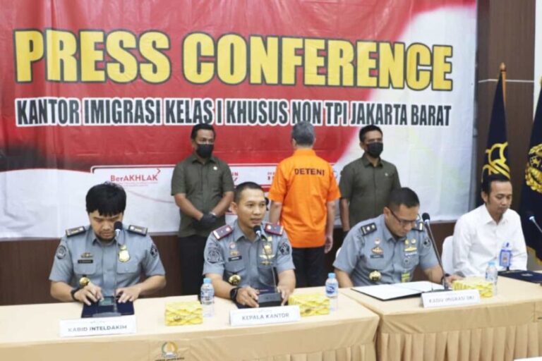 Imigrasi Jakarta Barat Tangkap WNA DPO Kepolisian Tiongkok Dikawasan Taman Sari
