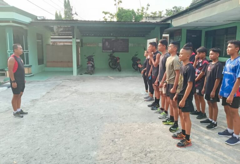 Gugah Minat Jadi Prajurit TNI, Babinsa Koramil Malo berikan Pelatihan Binjas Generasi Muda