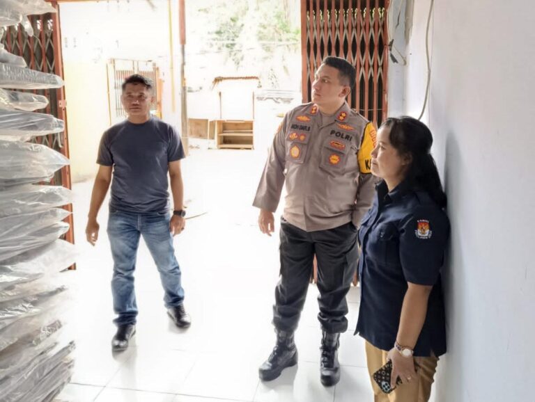 Pastikan Kesiapan Pemilu 2024, Kapolres Pegunungan Bintang Mengecek Gudang Logistik KPUD