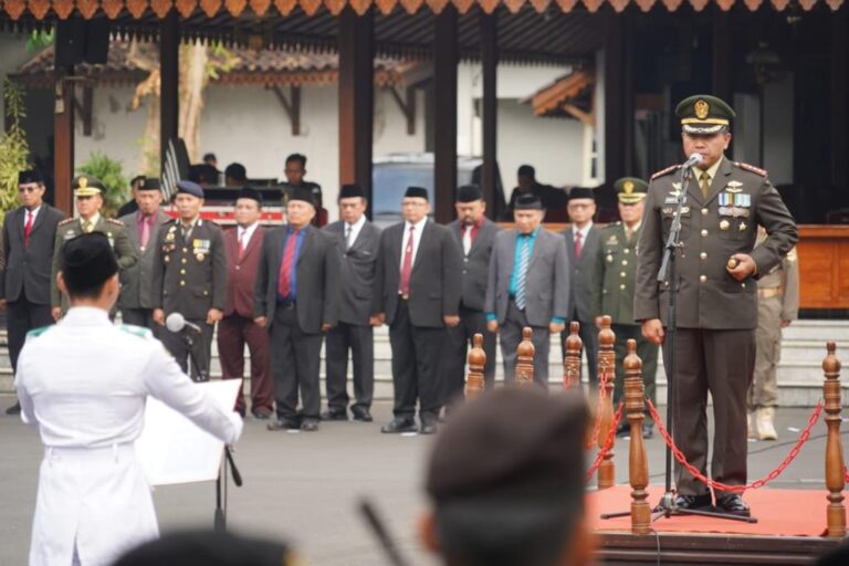 Danrem 071/Wijayakusuma Irup Peringatan Hari Pahlawan ke 78 Pemkab Banyumas