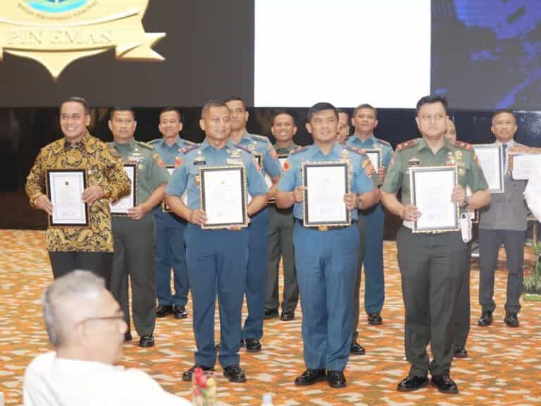 Brigjen TNI Marinir Nawawi Dansatgas Anti Mafia Tanah Amankan 10 Triliun Aset TNI, Terima Penghargaan PIN Emas