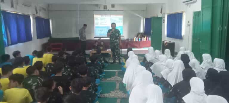 Army Go To School SMP IT Ar-Rudho Dipimpin Danramil 08/Duren Sawit