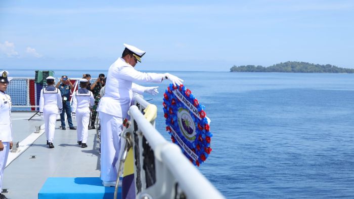 Prajurit Yonmarhanlan XI Ikuti Upacara Tabur Bunga di Laut dalam Rangka HUT Armada RI Tahun 2023