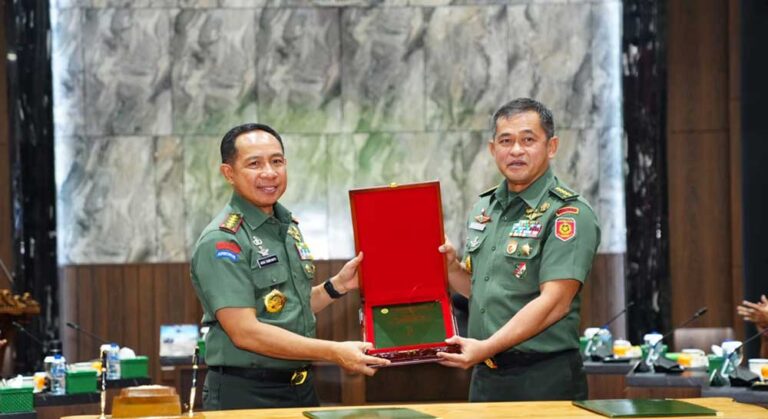 Demikian disampaikan oleh Panglima TNI Jenderal TNI Agus Subiyanto pada kegiatan penyerahan naskah risalah Kasad dan penandatangan