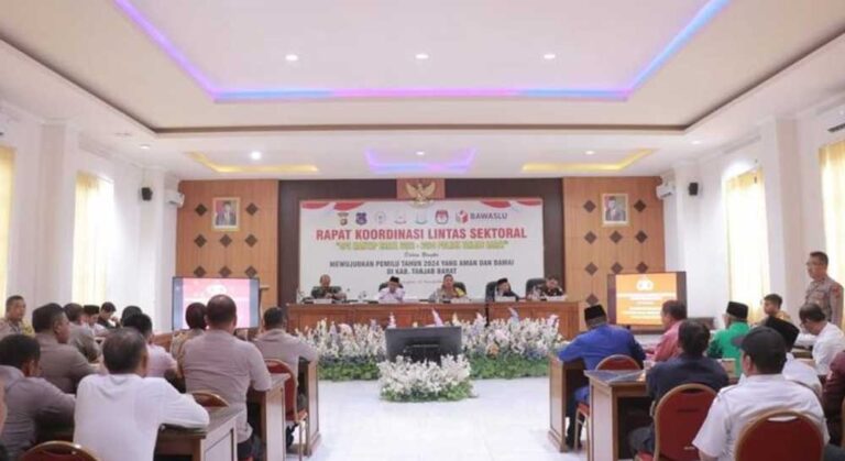 Wakil Bupati Tanjung Jabung Barat (Wabup Tanjabbar), H. Hairan, menghadiri Rakor Lintas Sektoral Ops Mantap Brata 2023-2024 guna