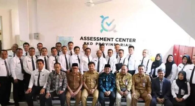 Bupati Tanjung Jabung Barat, Drs. H. Anwar Sadat, M.Ag, membuka pelaksanaan Uji Kompetensi Manajerial dan Sosial Kultural bagi peserta