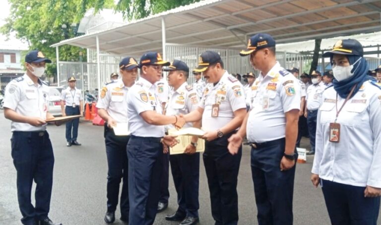Kepala Terminal Kalideres Raih Penghargaan Pegawai Teladan 2023