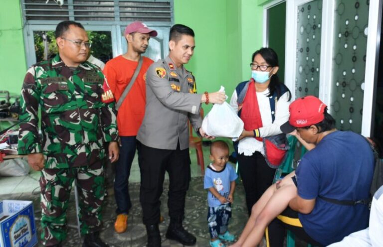 Jakmania Jakarta Barat Gandeng Polsek Cengkareng Gelar Khitanan Massal
