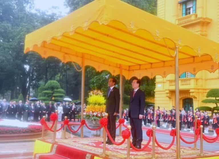 Jokowi Disambut Upacara Kenegaraan di Istana Presiden, Hanoi, Vietnam