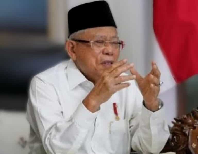 Memaknai Salam Tiga Jari Wakil Presiden KH Ma’ruf Amin