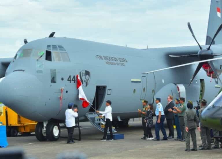 Presiden Jokowi Saksikan Penyerahan Pesawat Hercules dari Kemhan ke TNI AU