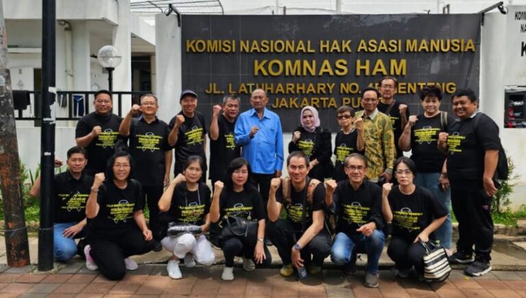Korban Wanaartha Life Gelar Unjuk Rasa di Gedung PN Jakpus